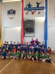 Uczestnicy turnieju mini piłki nożnej