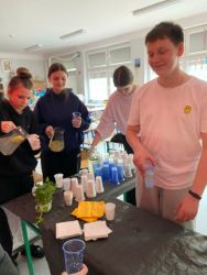 Uczestnicy obchodów tygodnia zdrowia