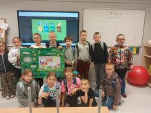 Klasa 1c podczas obchodów Dnia Niezapominajki